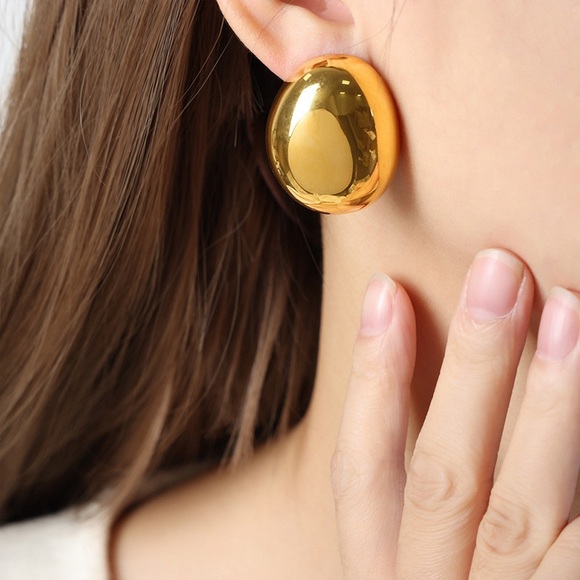 18K Gold Plated Oversized Oval Earrings*Chunky Puff Earrings *High Gloss Finish - Picture 7 of 8
